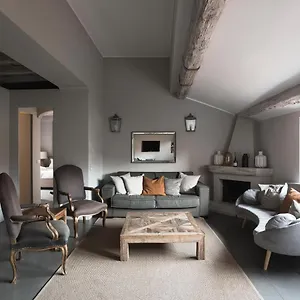 https://charming-penthouse-in-piazza-venezia-with-terrace.it-romehotels.com