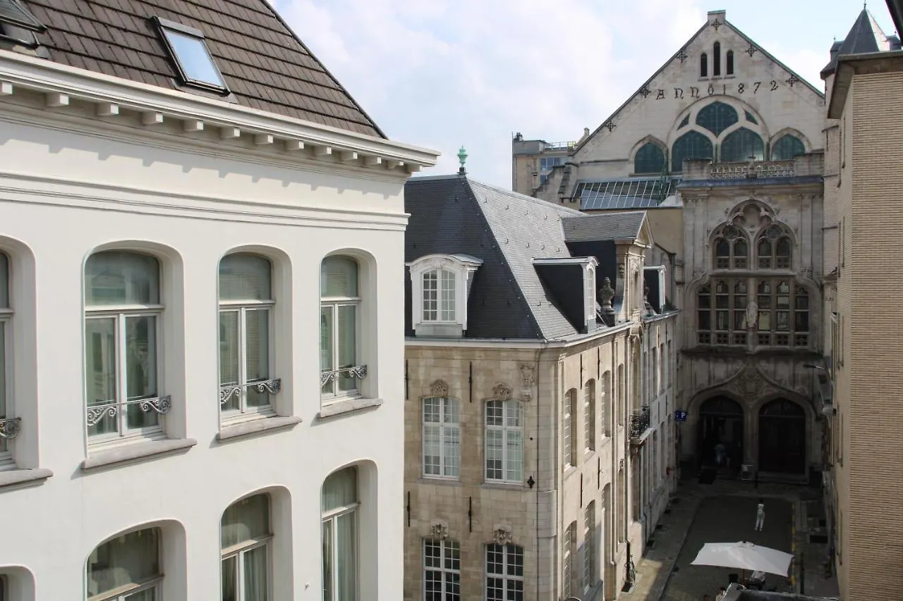 Antwerp White House Apartment